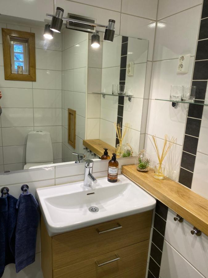 Vila Roeda Huset Hallstahammar Exteriér fotografie