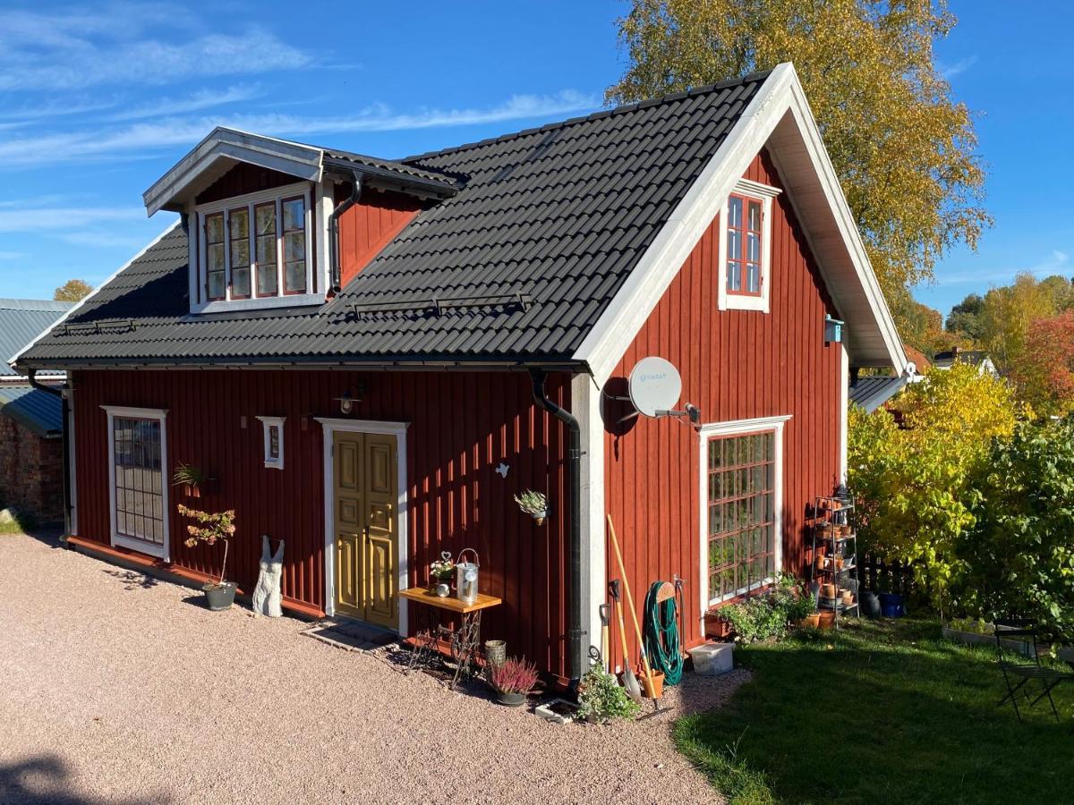 Vila Roeda Huset Hallstahammar Exteriér fotografie