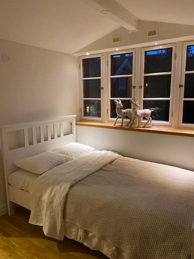 Vila Roeda Huset Hallstahammar Exteriér fotografie