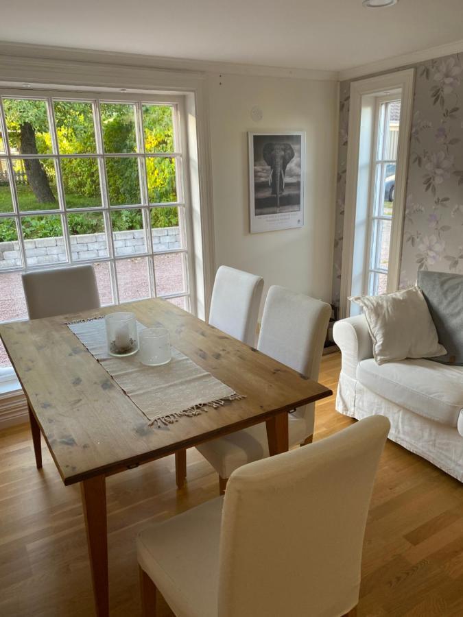 Vila Roeda Huset Hallstahammar Exteriér fotografie