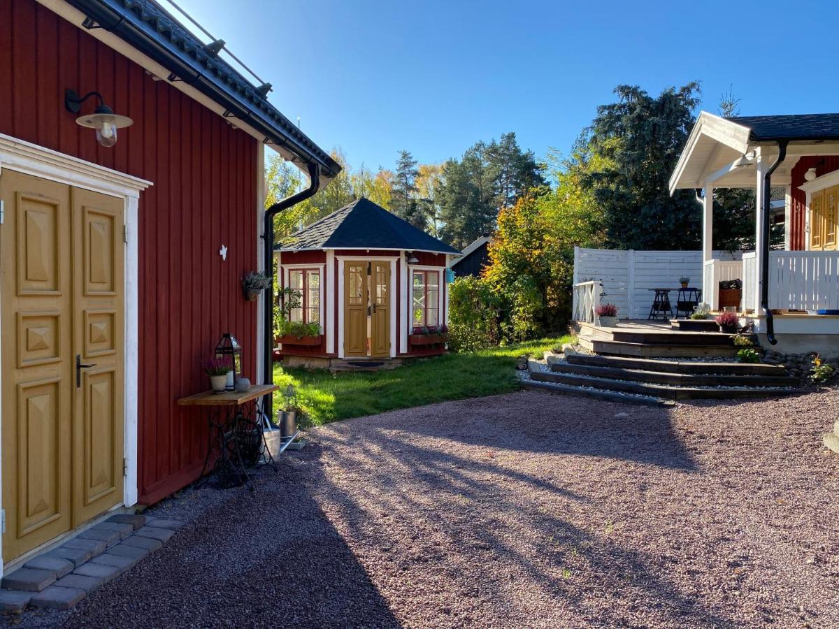 Vila Roeda Huset Hallstahammar Exteriér fotografie