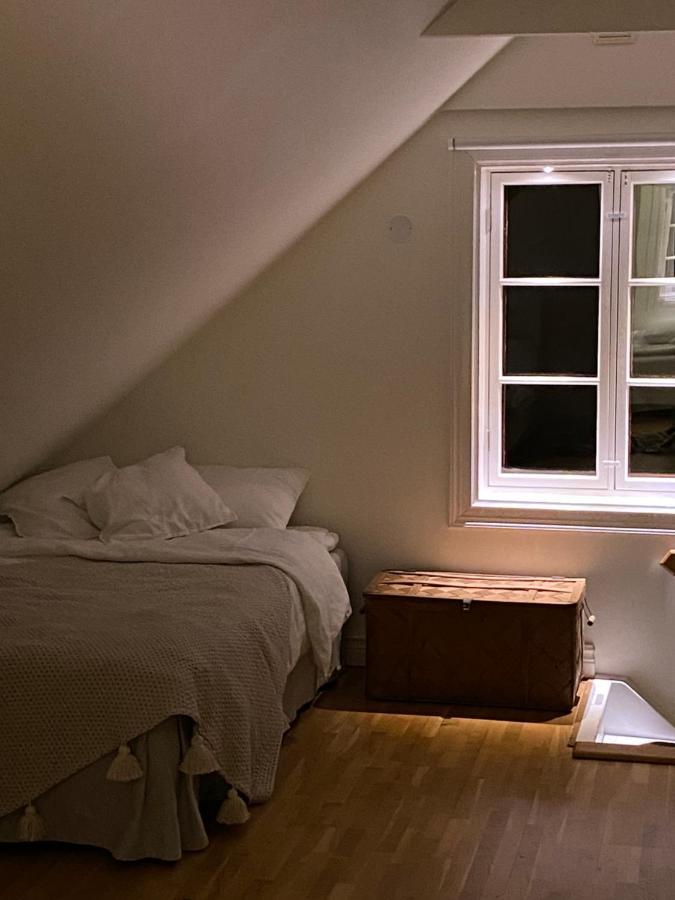 Vila Roeda Huset Hallstahammar Exteriér fotografie